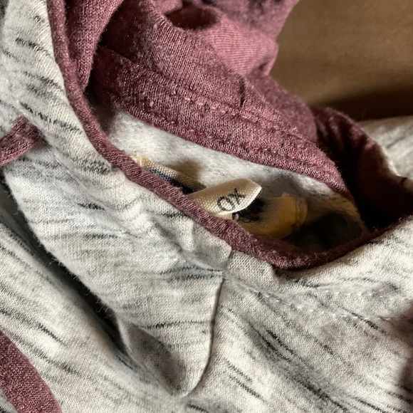 Maurice’s Hoodie (0x) - Picture 2 of 6